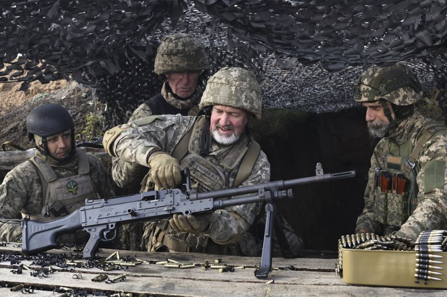 Sie gehen auch davon aus, dass ein Rückzugsbefehl im Militär zu grosser Empörung führen würde.