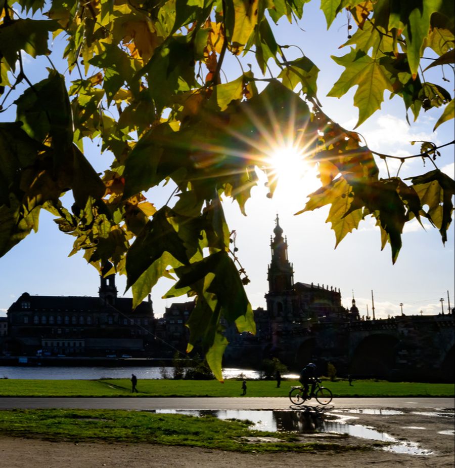 Es bleibt trocken und sonnig bei bis zu 16 Grad.