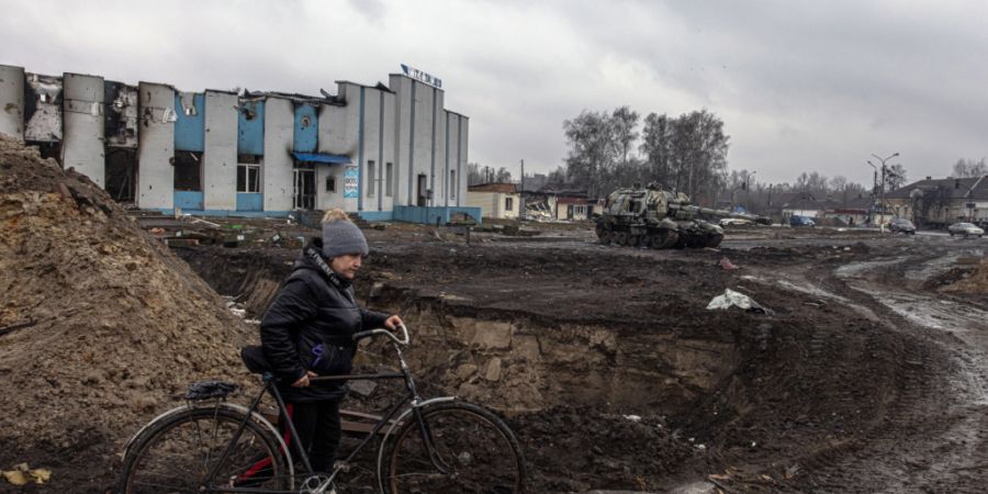 Die russischen Truppen hinterliessen in Trostjanets eine Spur der Verwüstung. Bernmobil schenkt der Stadt nun sechs alte Busse, um den ÖV wieder aufzubauen. (Archivbild)