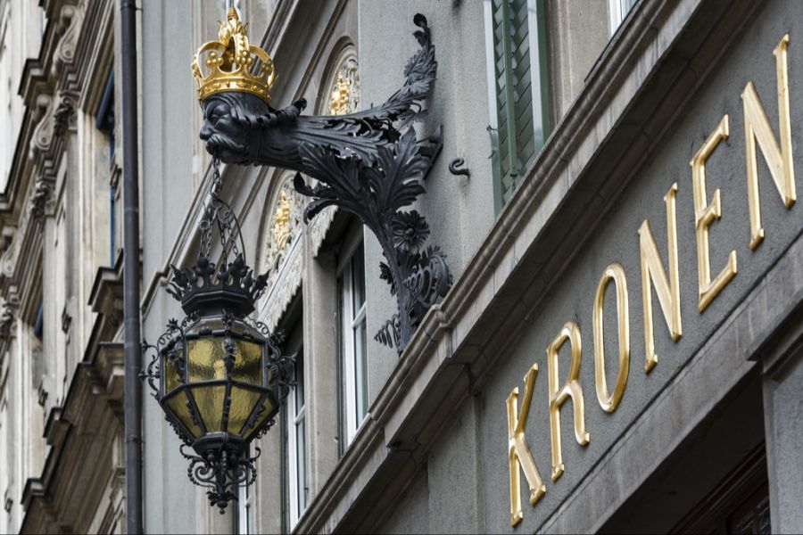 Mobile Telefone sind deshalb auf lautlos zu schalten. (Archivbild)