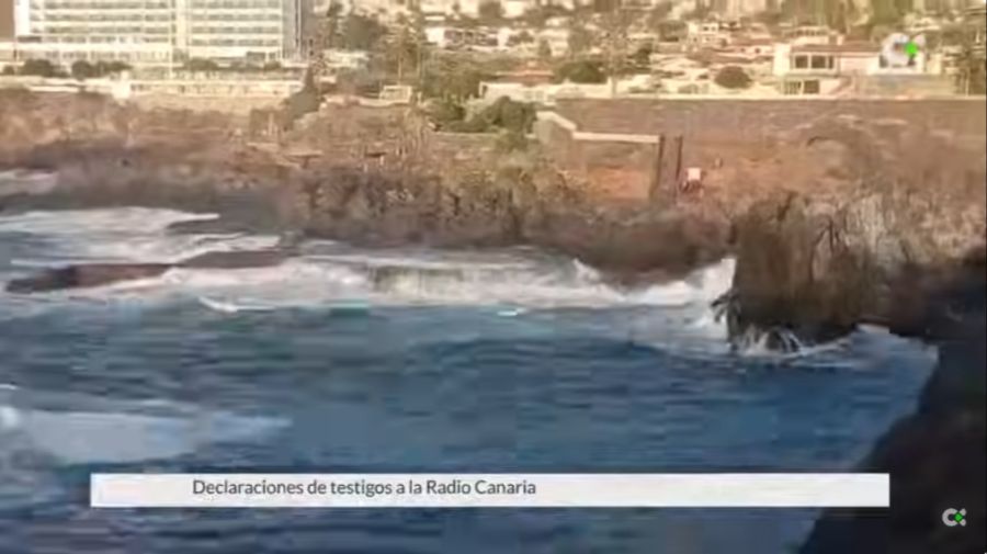 Eine Riesenwelle traf am Montag ein Naturschwimmbecken auf Teneriffa.