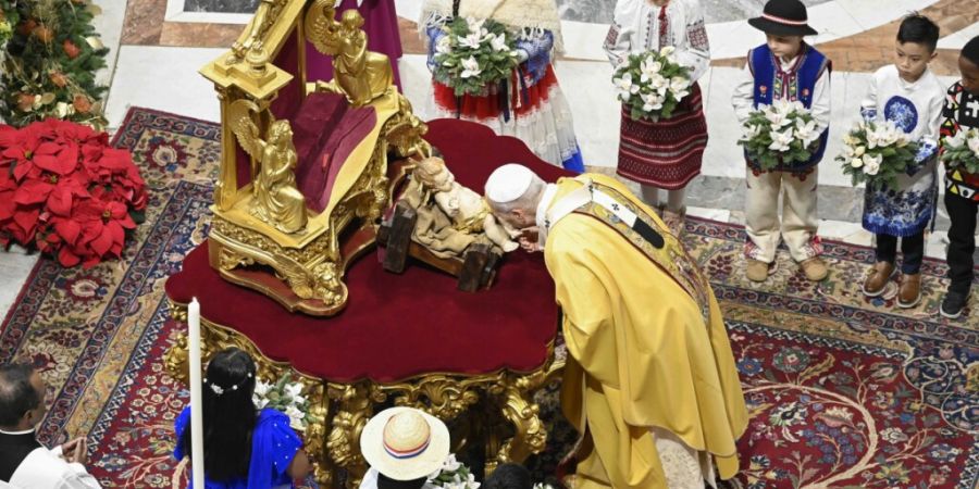 dpatopbilder - Papst Leo XIV. während der Heiligabendmesse im Petersdom im Vatikan. Foto: Vatican Media/IPA via ZUMA Press/dpa