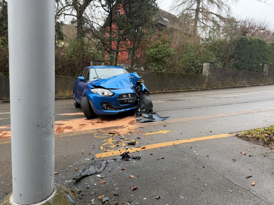 Die 62-jährige Lenkerin wurde ins Spital gebracht.