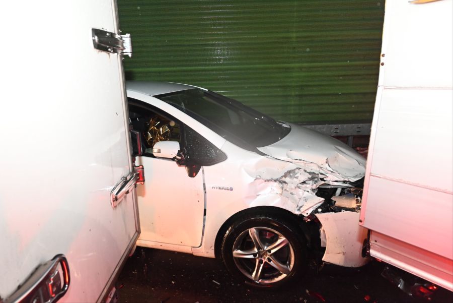 Bei der Kollision wurden zwei Personen verletzt.