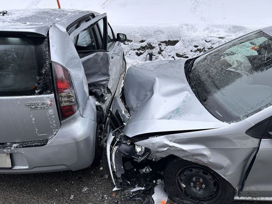 An den Fahrzeugen entstand Totalschaden.