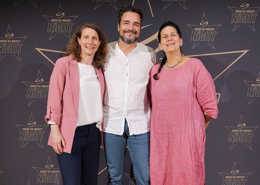 Kathrin Lehmann, SIHF-Verwaltungsrätin, mit Martin Affolter, SIHF-Verwaltungsrat, und seiner Partnerin Karin Moser.