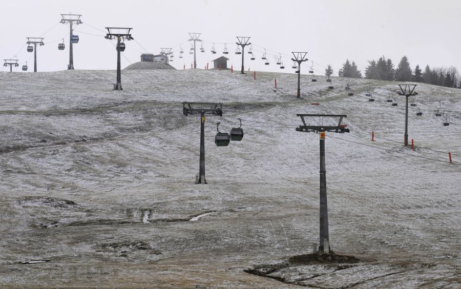 Am Montag setzt Niederschlag ein. Die Schneefallgrenze sinkt auf 800 bis 1000 Meter. (Symbolbild)