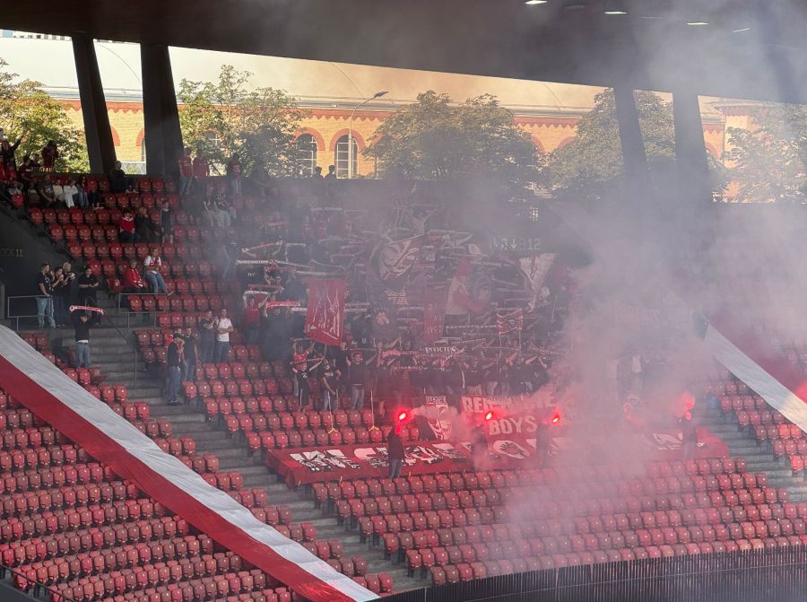 Die Fans des FC Thun erleben im Letzigrund einen tollen Abend.