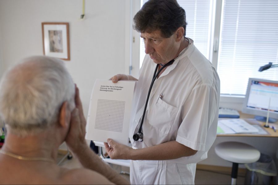 Doch: Wenn über viele Jahre ein fast freundschaftliches Verhältnis zwischen Arzt und Patient entsteht, kann eine kritische Einschätzung zur Fahrkompetenz schwierig sein. (Symbolbild)