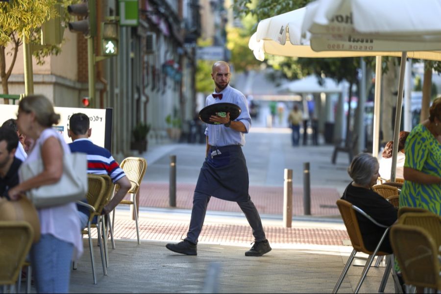 Bis zu 95'000 Bars sollen in Spanien von dem Vorstoss der Regierung betroffen sein.
