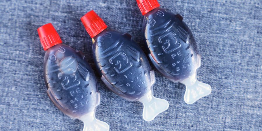 Takeaways legen die Portionenfläschchen aus Plastik den Bestellungen kaum mehr bei.