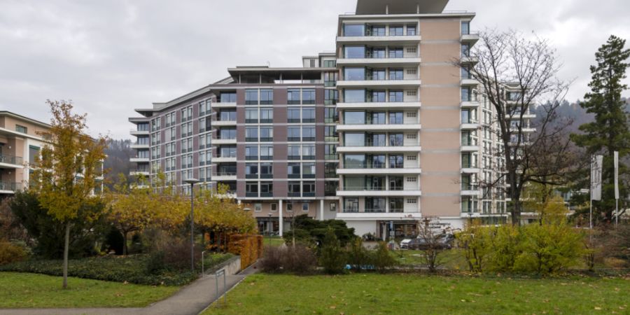 Die Regierung will bis Ende März entscheiden, ob das Kantonsspital Baselland künftig an den alten Orten verbleibt oder es einen Neubau auf dem Areal Salina Raurica Ost geben wird. (Ar...