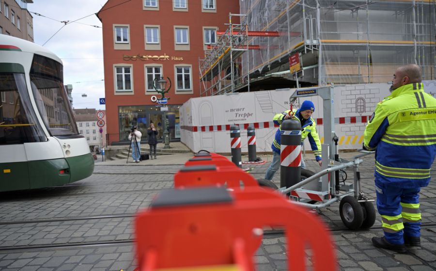 Alle 7,5-Minuten fahren Trams von zwei verschiedenen Linien durch.
