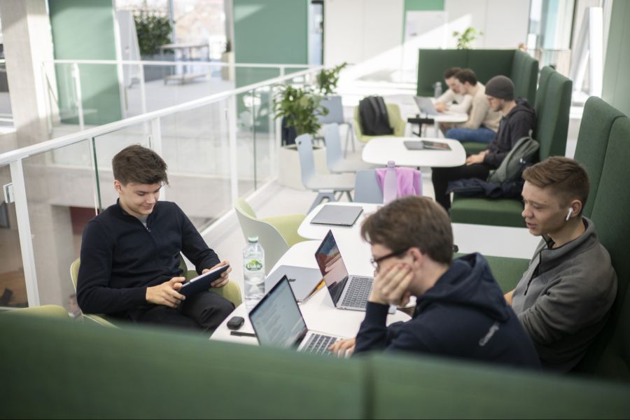 «Der Berufseinstieg ist für Hochschulabsolventinnen und Hochschulabsolventen in den letzten Jahren insgesamt anspruchsvoller geworden», sagt Gerd Winandi-Martin, Leiter Career und Corporate Services der HSG.