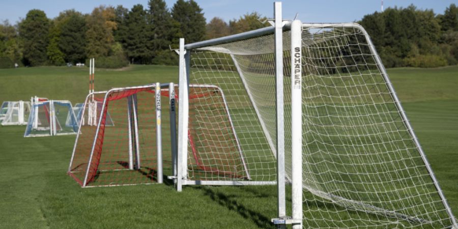 Die Stadt Bern soll zusätzliche Rasensportfelder schaffen, so verlangt es die Rasensport-Initiative. Der Gemeinderat plant nun einen Gegenvorschlag dazu. (Symbolbild)