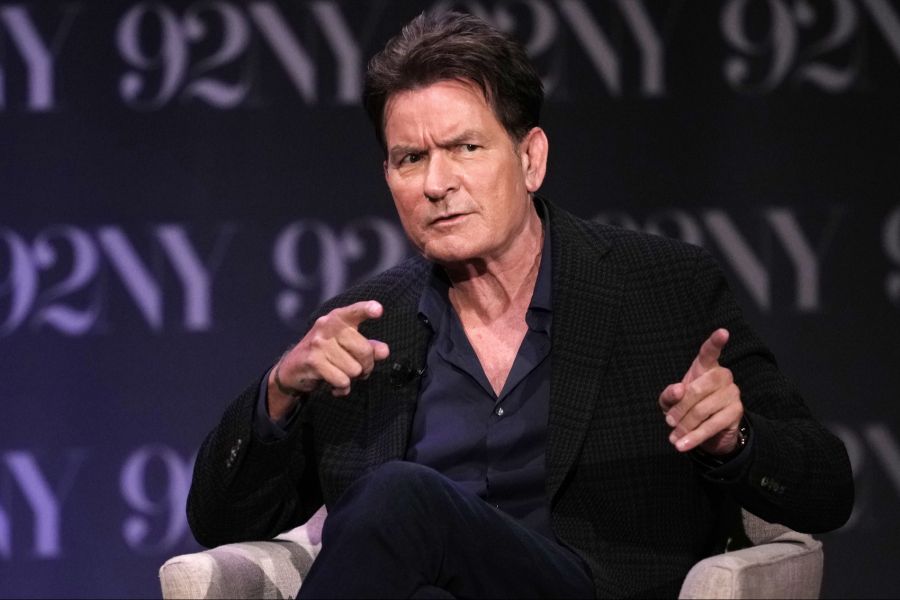 Auch Charlie Sheen spricht offen über seine intimen Abenteuer.