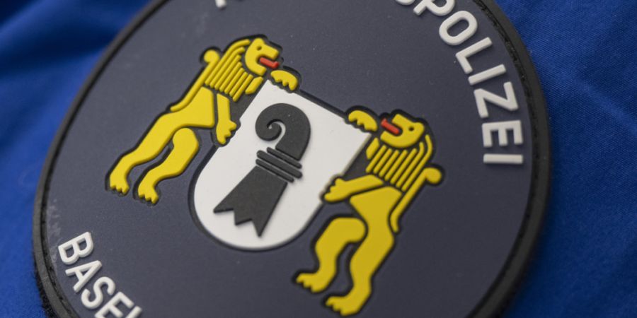 Die Basler Polizei konnte im Breite-Quartier mit Hilfe des BVB-Personals einen mutmasslichen Räuber festnehmen. Der zweite Tatverdächtigte flüchtete. (Archivbild)