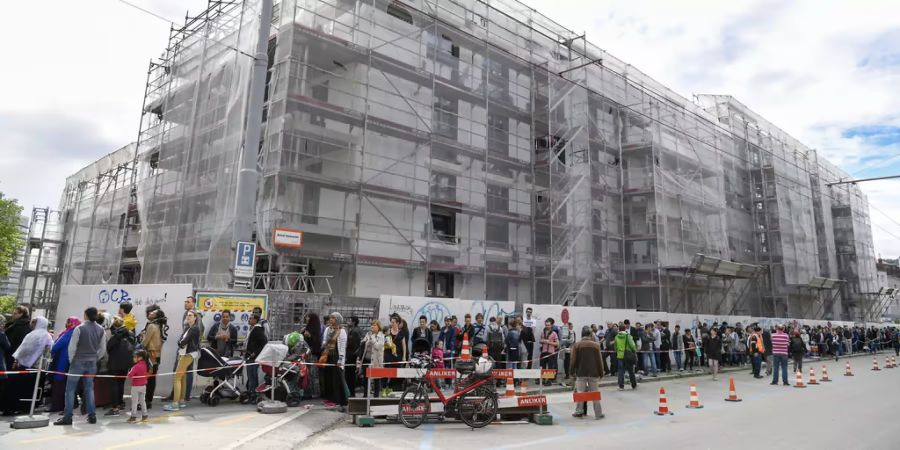 Grund dafür: Die Nachfrage bleibt hoch und übertrifft laut Experten weiterhin klar das verfügbare Angebot.