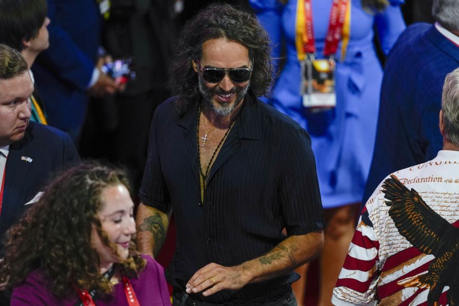 Russell Brand ist verheiratet und hat drei Kinder.