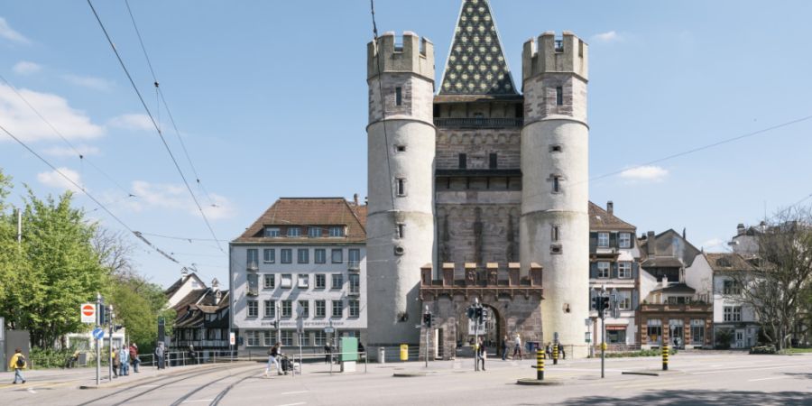 Auf dem Abschnitt zwischen Spalentor (Bild) und Spitalstrasse in Basel soll in einer ersten Etappe mehr Platz für Bus und Velos geschaffen werden. (Archivbild)