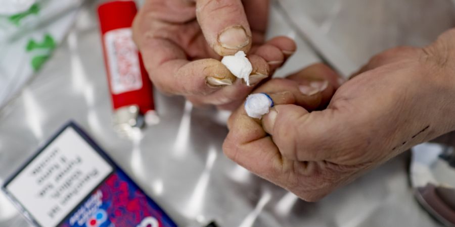 Die Situation um den Drogenhandel und -konsum hat sich rund um den Basler Claraplatz gemäss Angaben der Regierung trotz höherer Polizeipräsenz nicht entschärft. (Symbolbild)