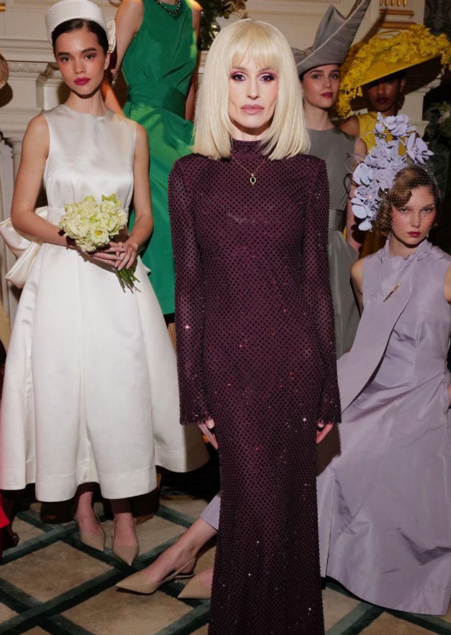 Kelly Osbourne zeigt sich im eleganten Abendlook. Doch nicht allen gefällt der Anblick.