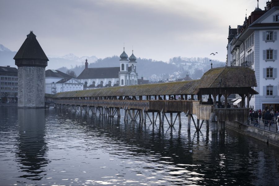 Jetzt fordert ein von Grünen und SP eingereichtes Postulat die Erhöhung des Ferienanspruchs auf acht Wochen bei Lernenden der Stadt Luzern.