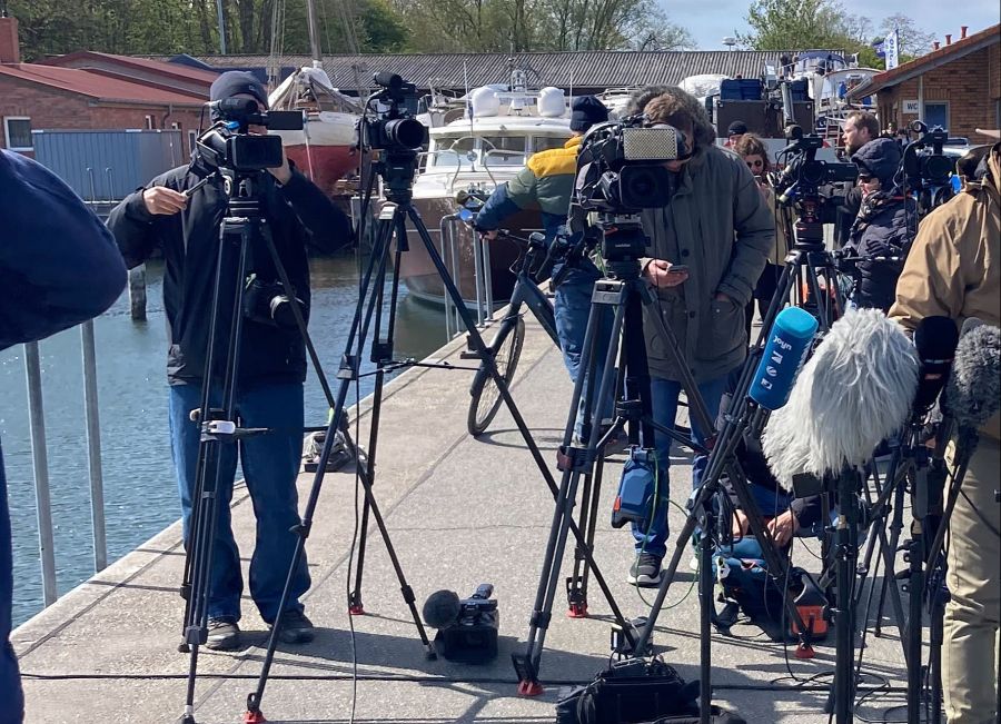 Die dramatische Situation zieht riesige mediale Aufmerksamkeit auf sich.