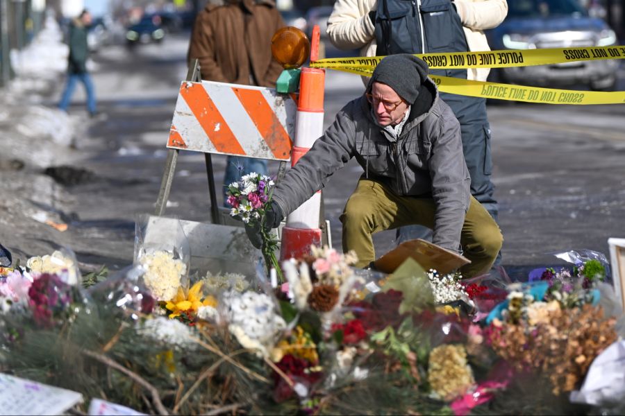 Zwei Personen sind dabei erschossen worden.