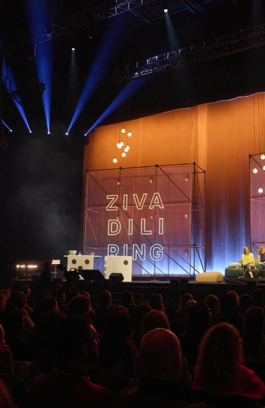 Im Oktober 2025 feierte das Podcast-Trio «Zivadiliring» seine ausverkaufte Show im Zürcher Hallenstadion.