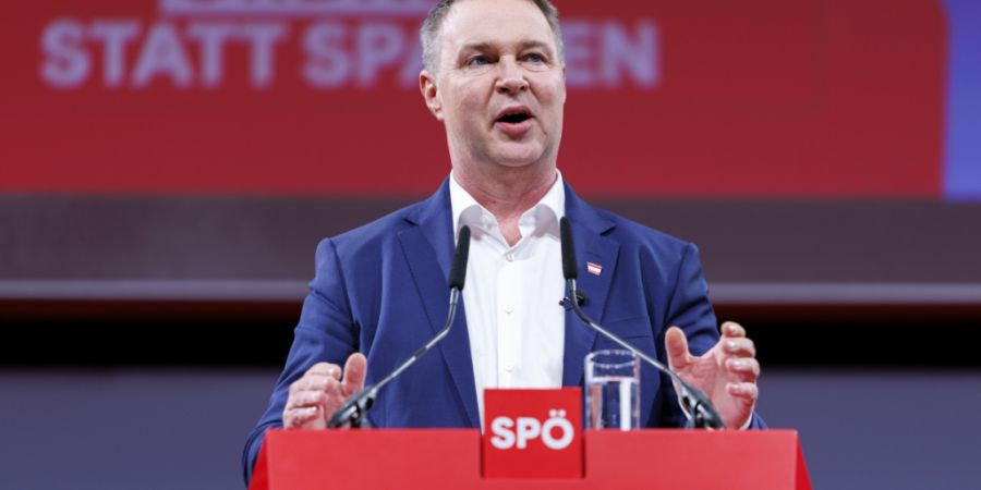 Andreas Babler (SPÖ), österreichischer  Vizekanzler, nimmt am Bundesparteitages der SPÖ teil. Foto: Tobias Steinmaurer/APA/dpa