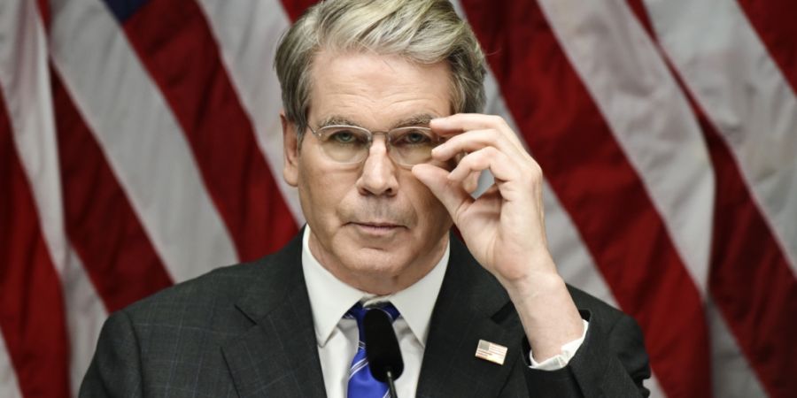 ARCHIV - US-Finanzminister Scott Bessent während einer Pressekonferenz. Foto: Magnus Lejhall/TT News Agency/AP/dpa/Archivbild