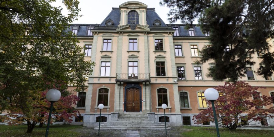 Das Walliser Kantonsgericht hat die Strafe, zu der ein tunesischer Drogendealer in erster Instanz verurteilt worden war, um drei Monate reduziert. (Archivbild)