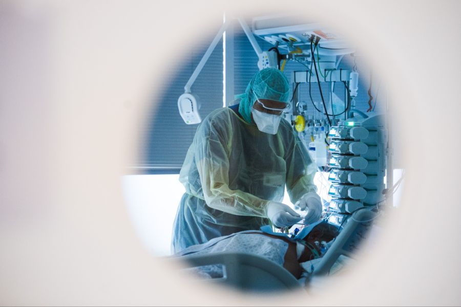 Statt die Ärzte sprachlich zu fördern, würden sich die Behörden zurücklehnen und C1-Sprachzertifikate fordern. (Symbolbild)