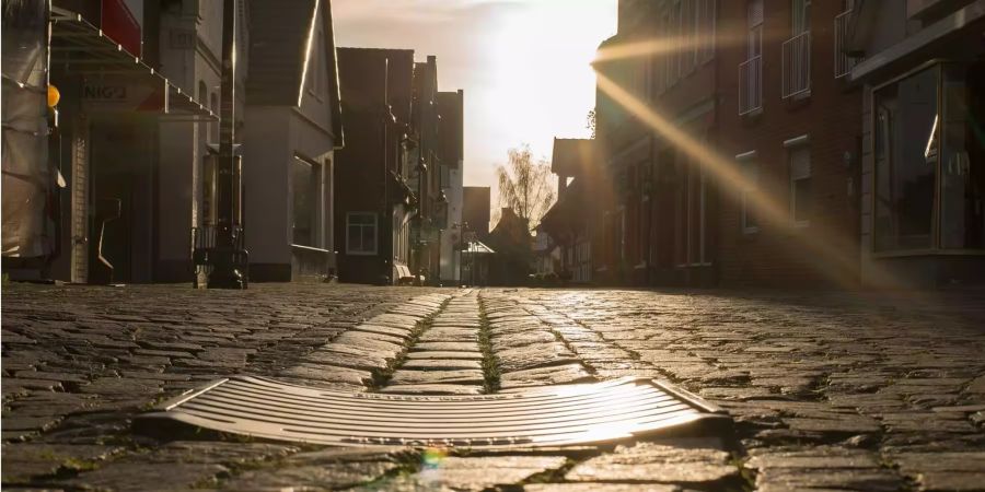 Grund dafür war der Regen, der die Kanalisation zum Überlaufen brachte.