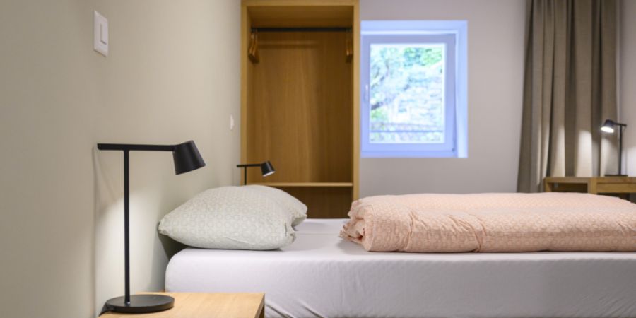 Blick in ein Zimmer der Jugendherberge Martigny VS. Mit der Eröffnung der Jugendherberge im Walliser Ort sei die Präsenz in der Westschweiz weiter gestärkt worden. (Archivbild)
