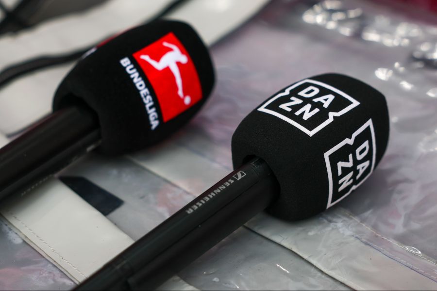 Gegenüber DAZN äusserte sich Riera wehmütig und bittete um mehr Zeit.