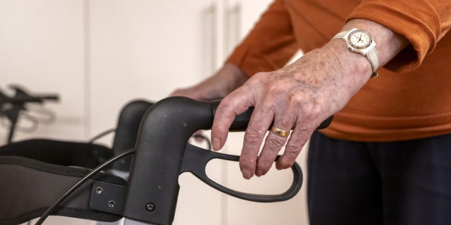 Entscheid vertagt: Der Kantonsrat entscheidet erst an einer der nächsten Sitzungen über eine Neuregelung der Restkostenfinanzierung für Bewohnerinnen und Bewohner von Pflegeheimen. (...