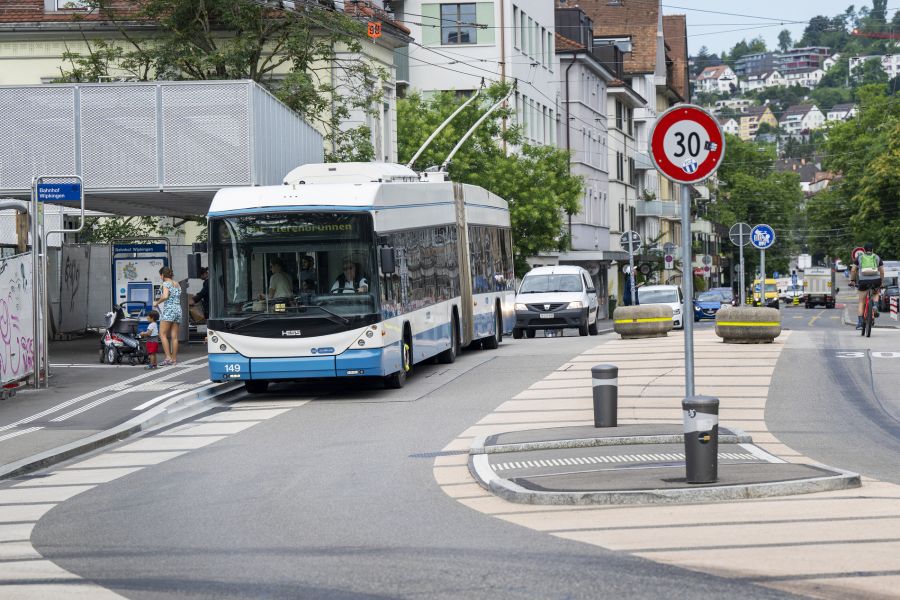 Auch in Städten wie Zürich gibt das bargeldlose Bezahlen im ÖV zu reden.