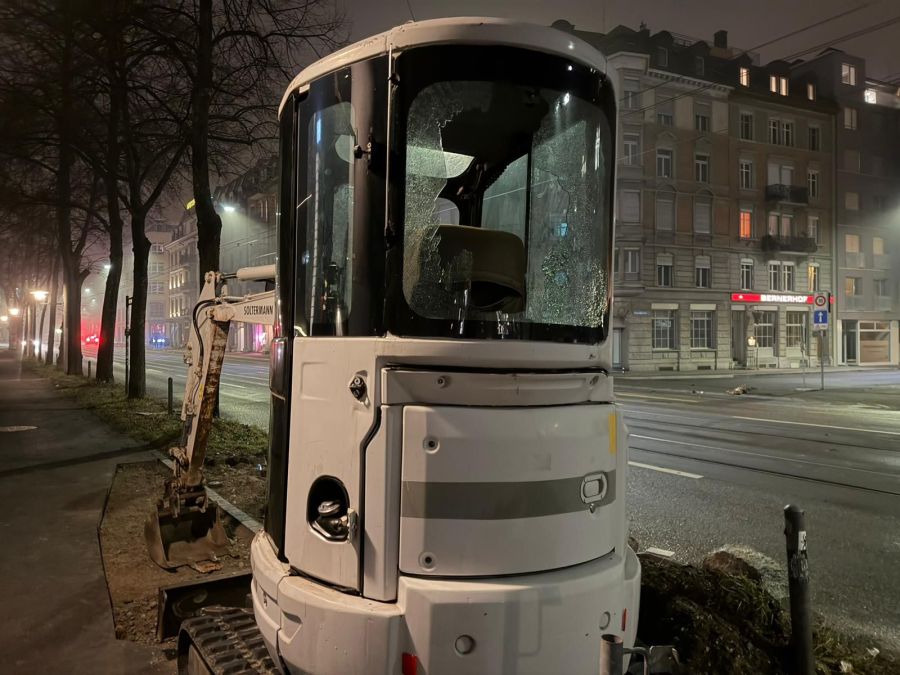 Auch ein Bagger wurden zum Opfer.