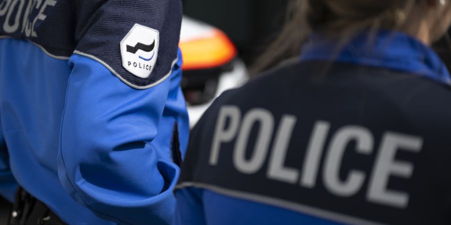 Die Mitarbeitenden der Kantonspolizei Freiburg sahen sich 2025 mit deutlich mehr schweren Gewalttaten konfrontiert als im Vorjahr. (Symbolbild)