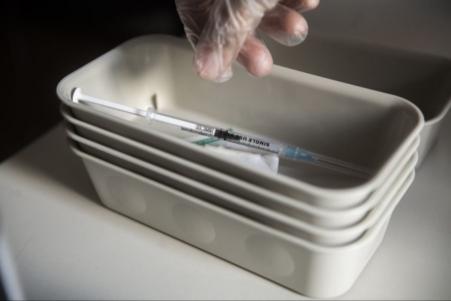 Eine Ärztin verkaufte dem Manager und seiner Frau gefälschte Covid-Zertifikate für je rund 600 Franken.