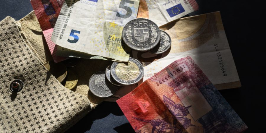 Die UBS rechnet auch 2026 mit einer leichten Aufwertung des Frankens zum Euro. (Archivbild)