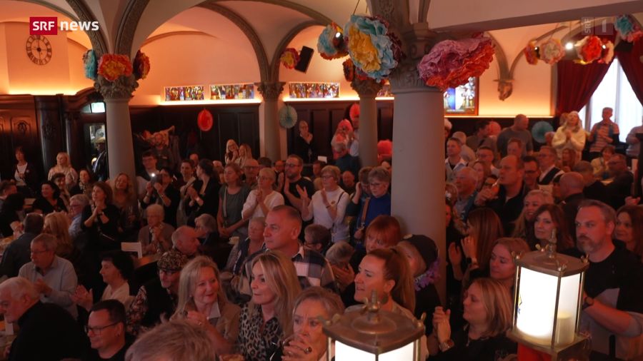 Ausserdem hängen die bunten Teile bewusst deutlich höher als in vergangenen Jahren. «Weniger ist mehr», lautet das Motto an dieser Fasnacht.