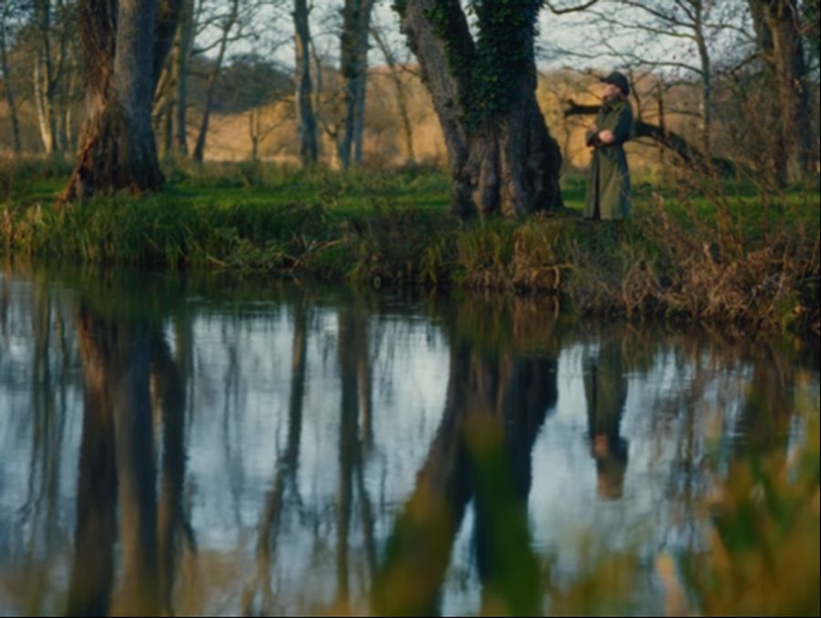 Die Blaublüterin ist gern in der Natur.