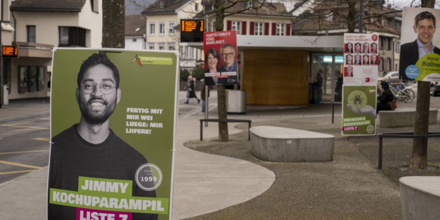Der Wasserturmplatz in Liestal ist eine wichtige Drehscheibe für Verkehr und Gewerbe, hier mir Wahlplakaten im Jahr 2023. (Archivbild)