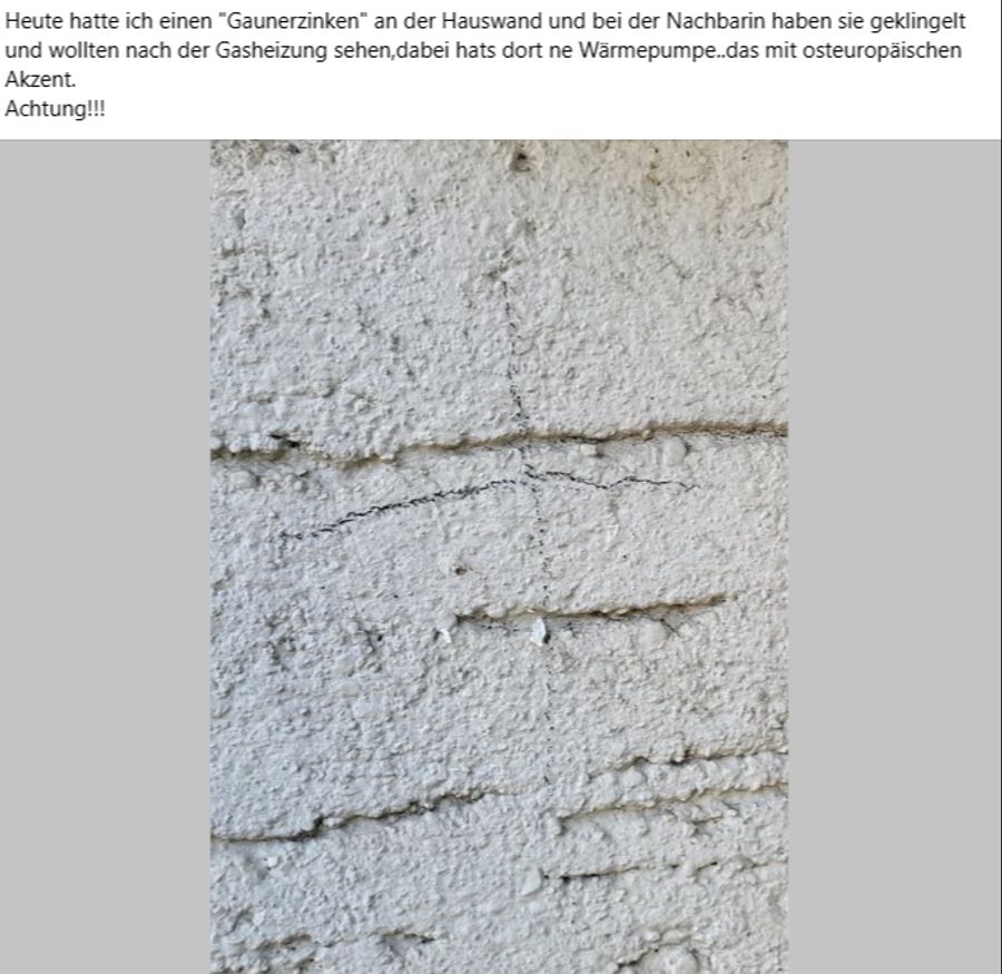 Eine besorgte Anwohnerin aus Urdorf postet auf Facebook ein mysteriöses Zeichen an ihrer Hausmauer.