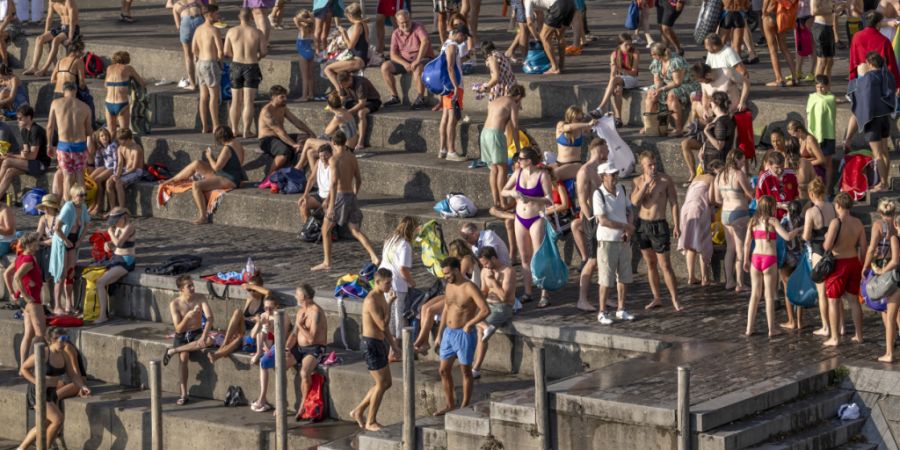 Das Basler Rheinschwimmen zog tausende Besucherinnen und Besucher an.