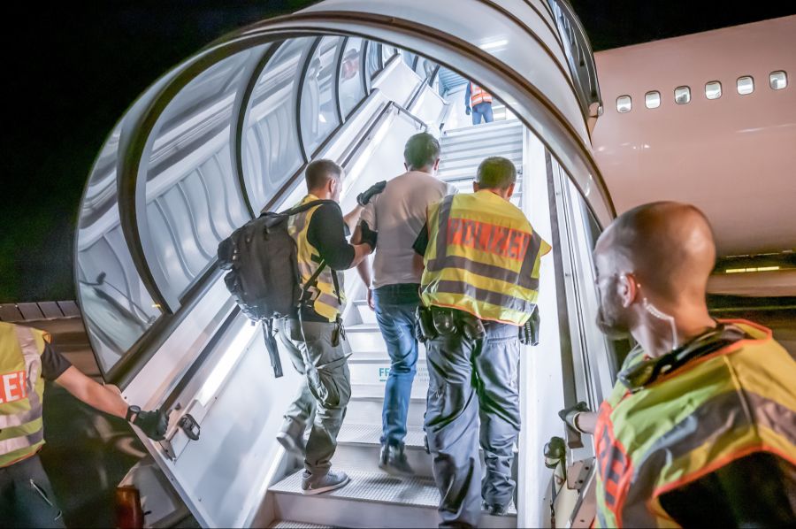 Denn die Überwachung des Syrers kostete rund 50’000 Euro im Monat.