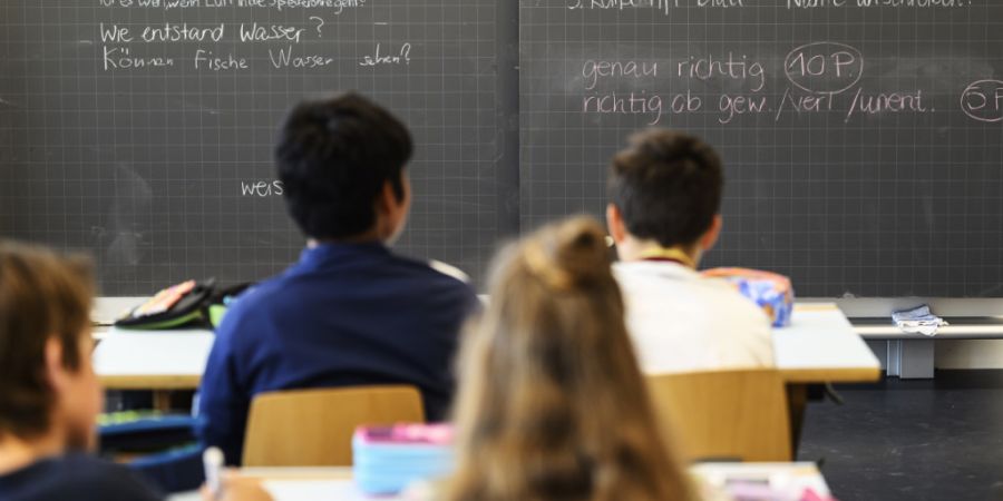 Die meisten Klassenlehrpersonenstellen sind im Kanton Zürich wenige Tage vor dem Schulstart besetzt. Auch stagnierende Schülerzahlen trugen zu einer Entspannung bei. (Symbolbild)